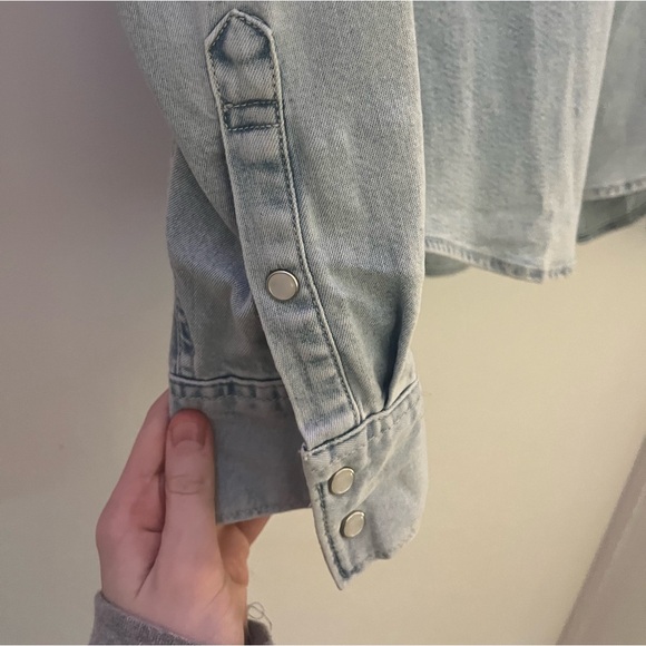 levi’s NWT size large blue denim pearl button up shirt - Picture 7 of 9